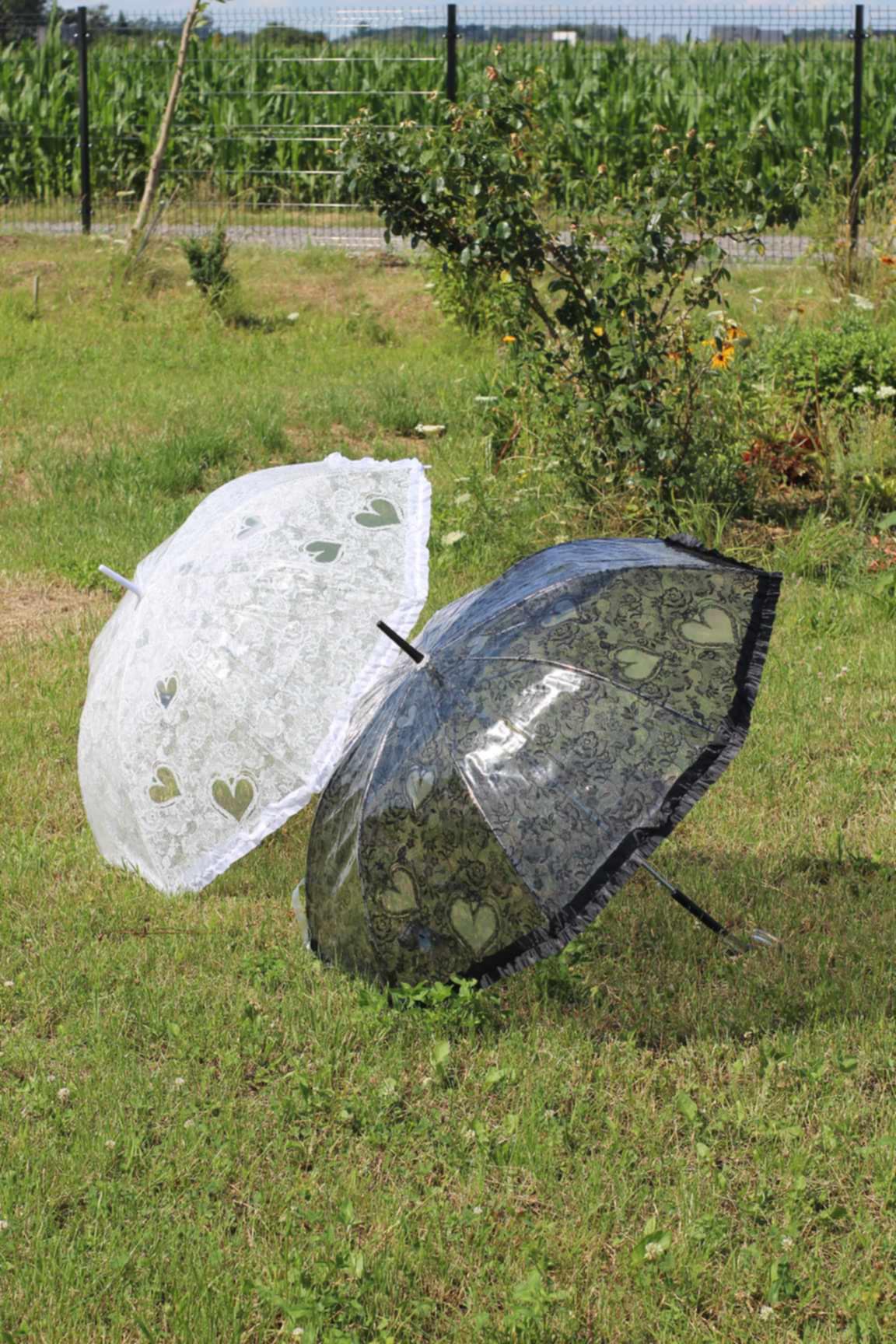 Parasolka przeźroczysta z czarnym koronkowym wzorem - obrazek 4